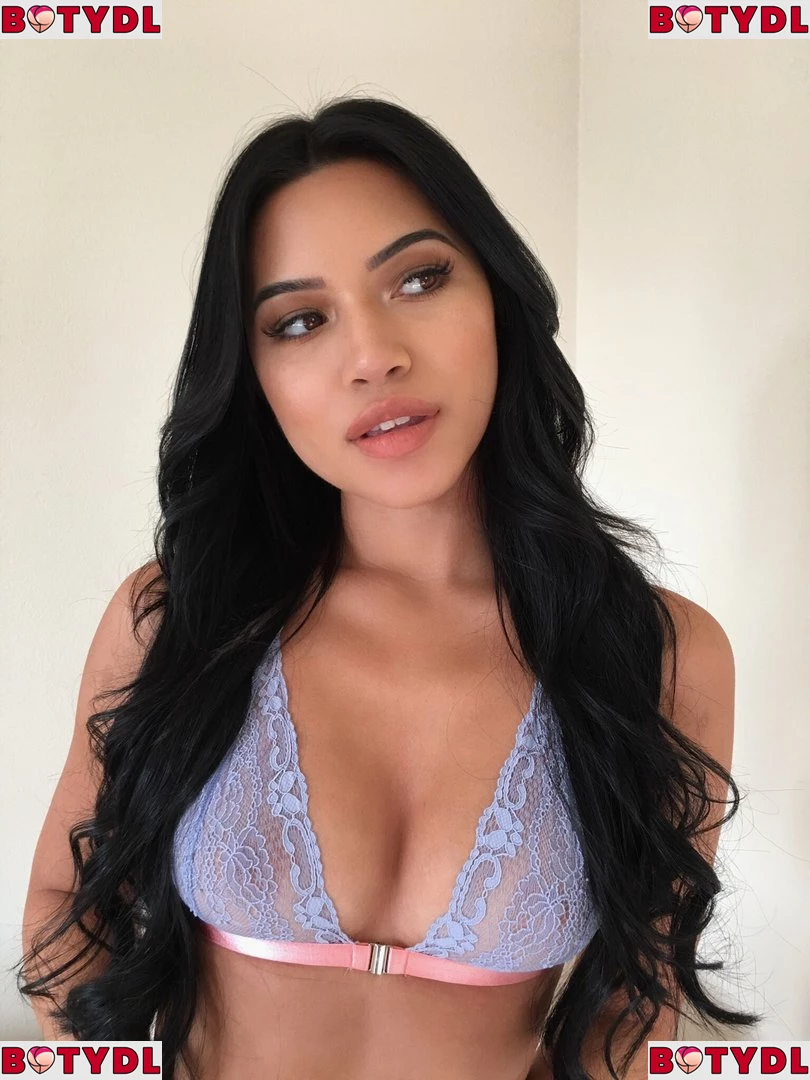 Julia Kelly Onlyfans Photo Gallery 