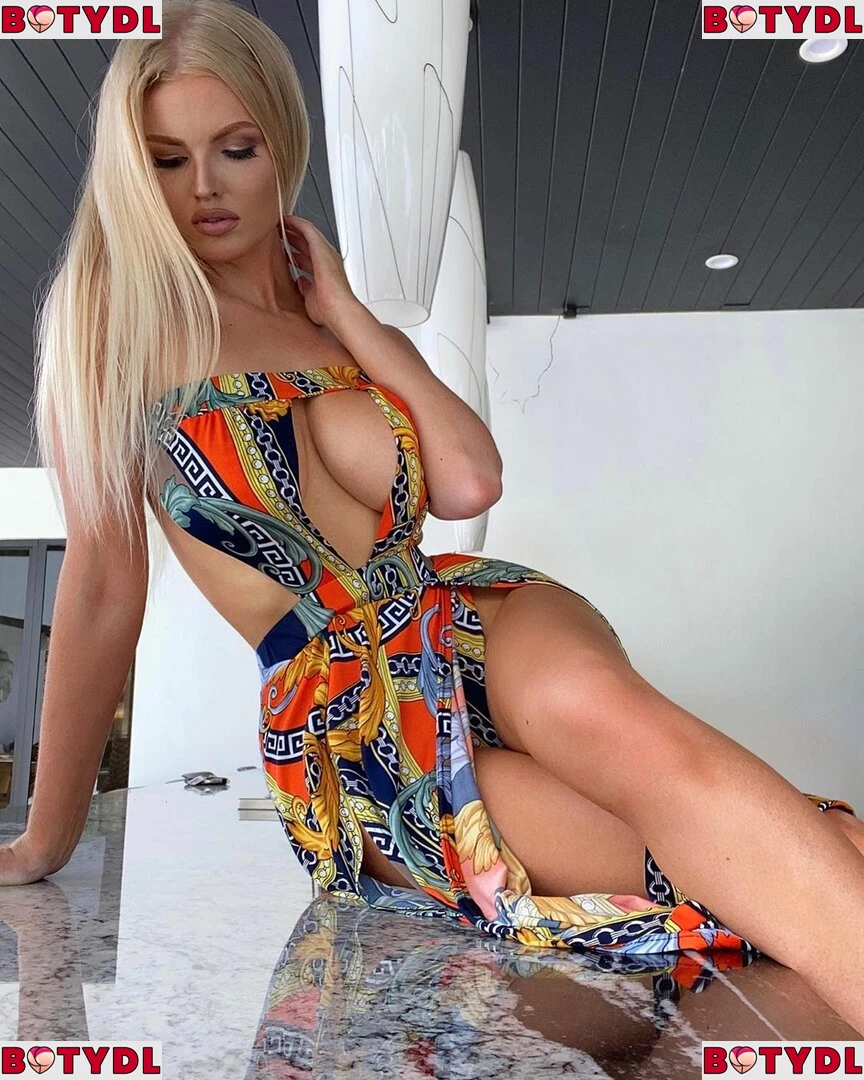 Zienna Sonne Onlyfans Photo Gallery 