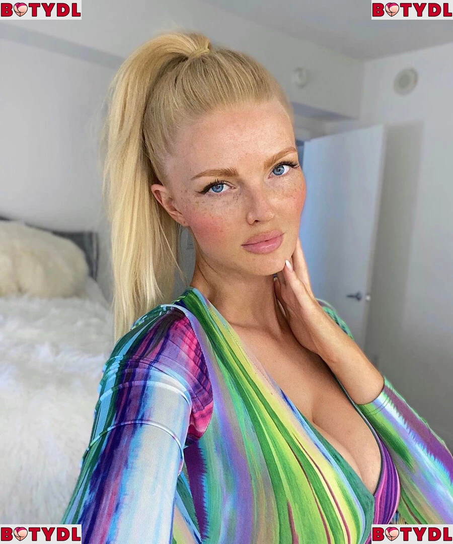 Zienna Sonne Onlyfans Photo Gallery 