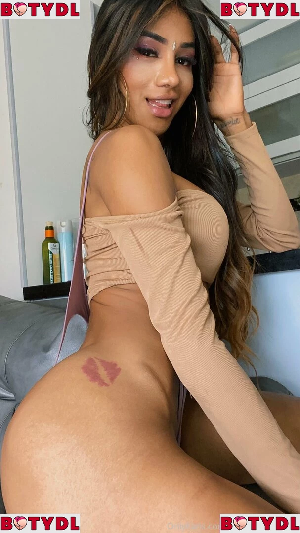 Laura Saenz Onlyfans Photo Gallery 