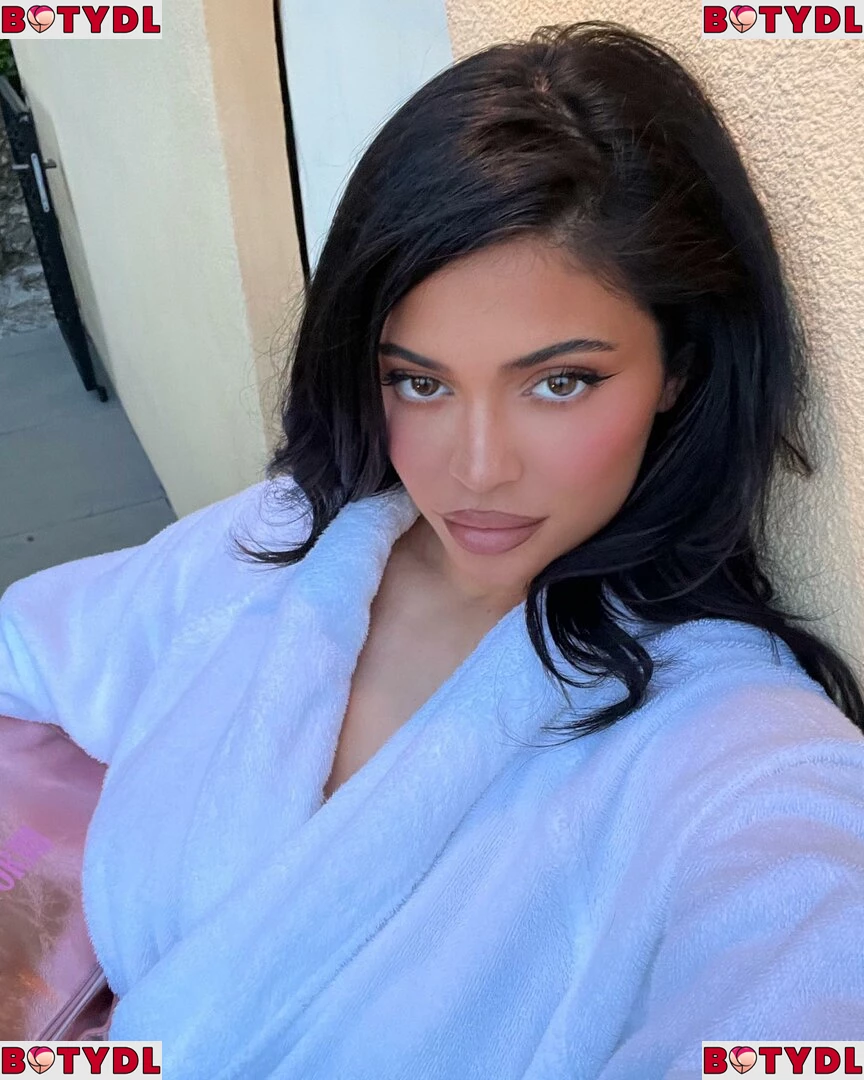 Kylie Jenner Onlyfans Photo Gallery 