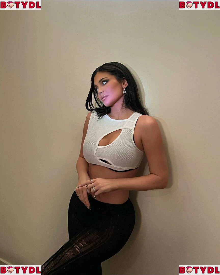 Kylie Jenner Onlyfans Photo Gallery 