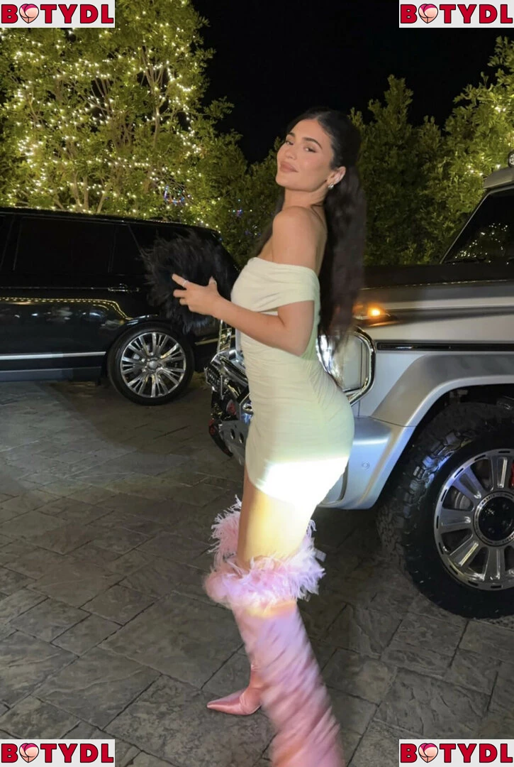 Kylie Jenner Onlyfans Photo Gallery 