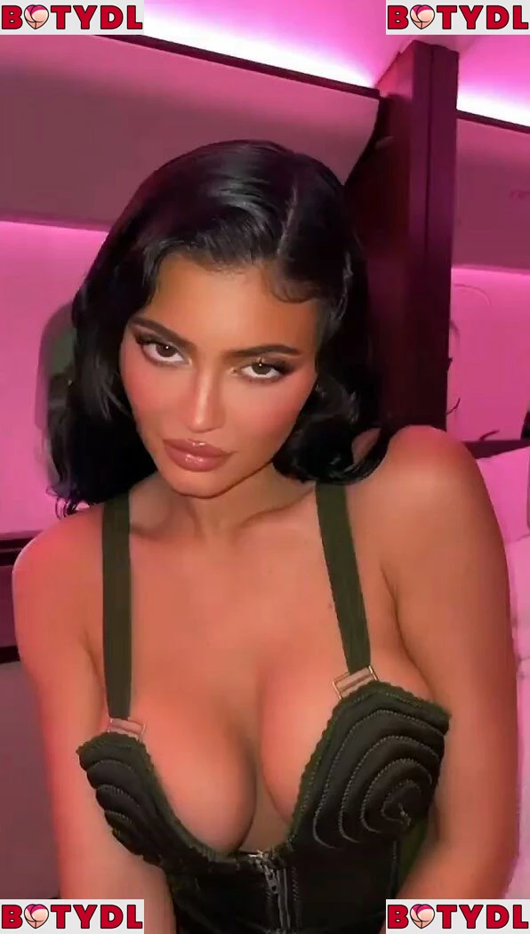 Kylie Jenner Onlyfans Photo Gallery 