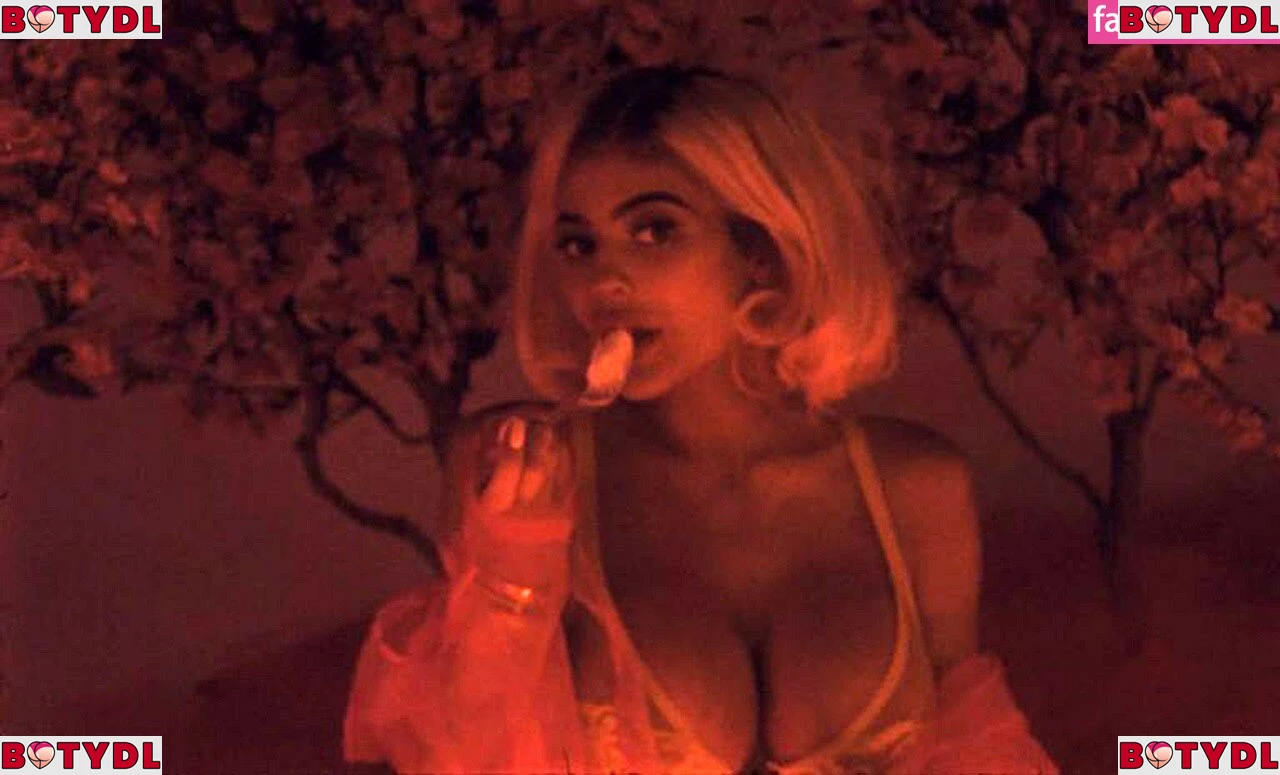 Kylie Jenner Onlyfans Photo Gallery 