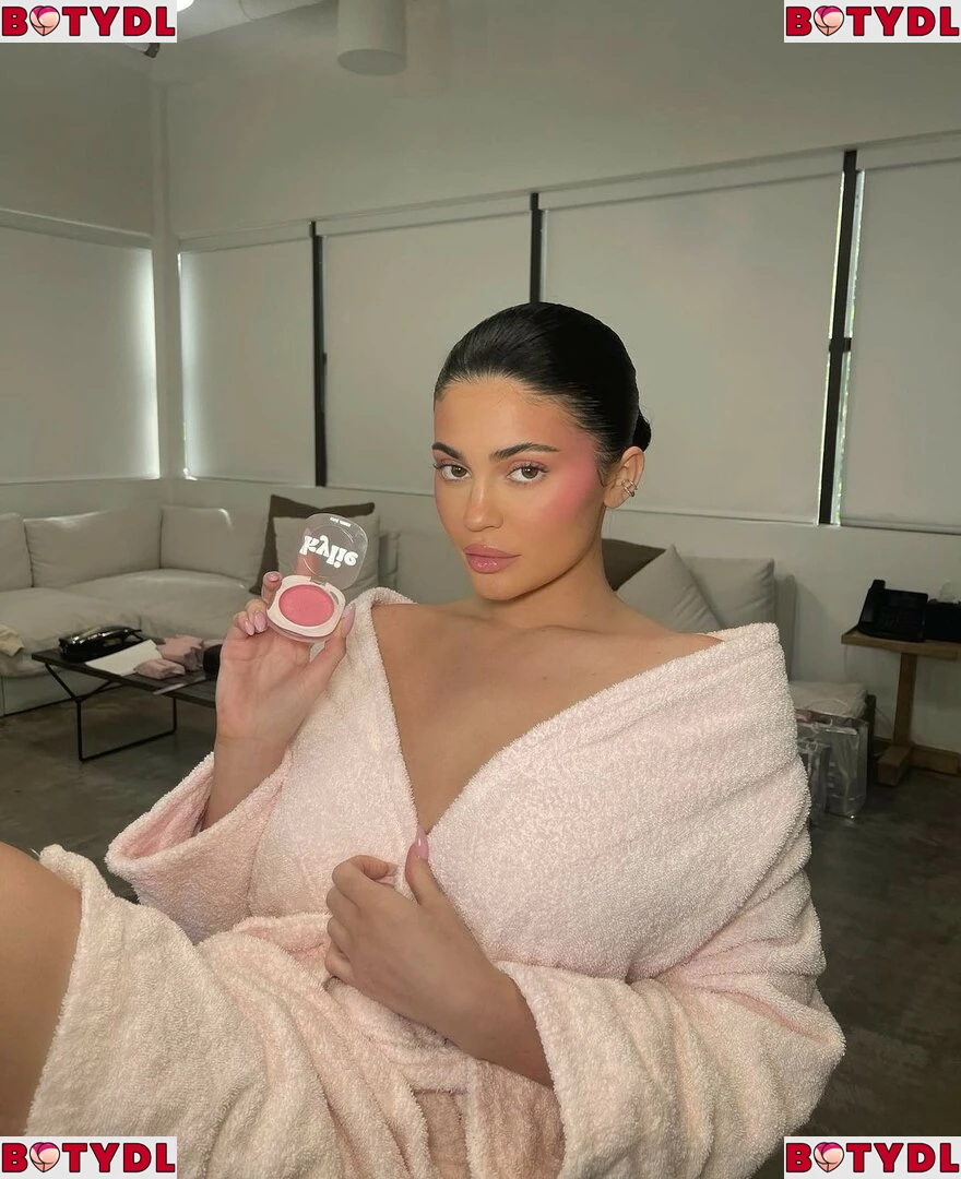 Kylie Jenner Onlyfans Photo Gallery 