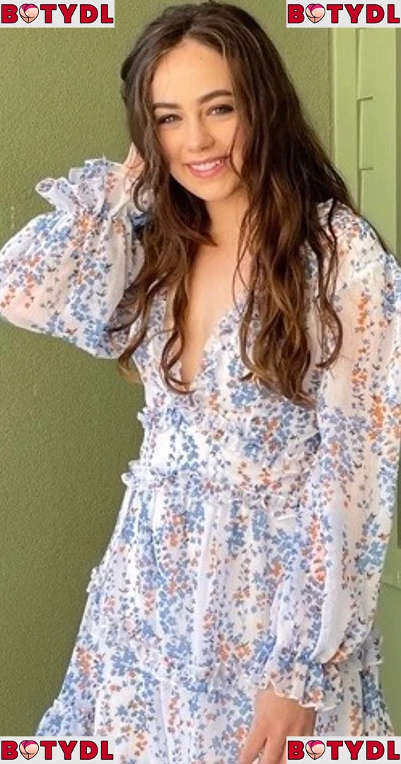 Mary Mouser Onlyfans Photo Gallery 