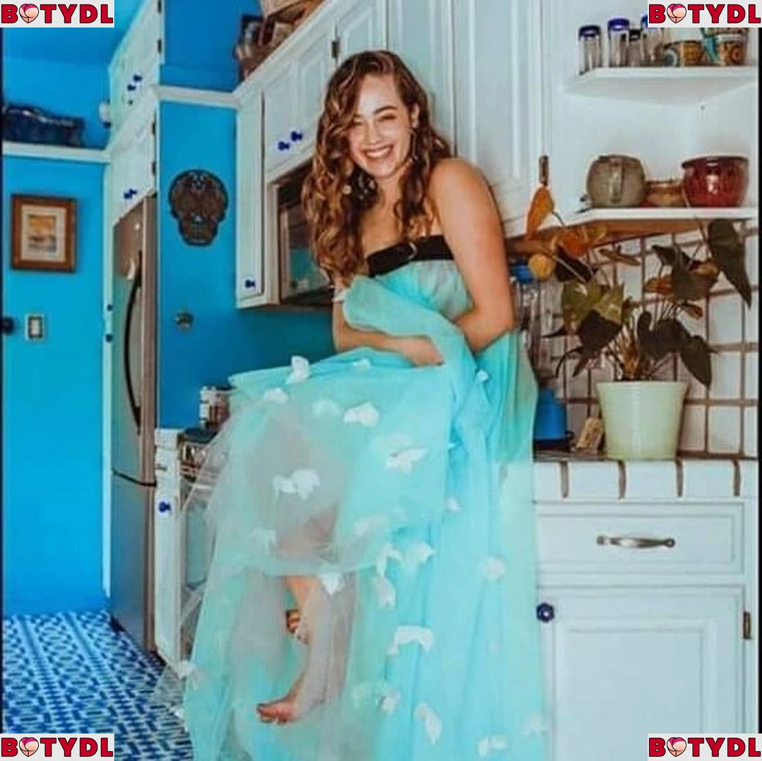 Mary Mouser Onlyfans Photo Gallery 