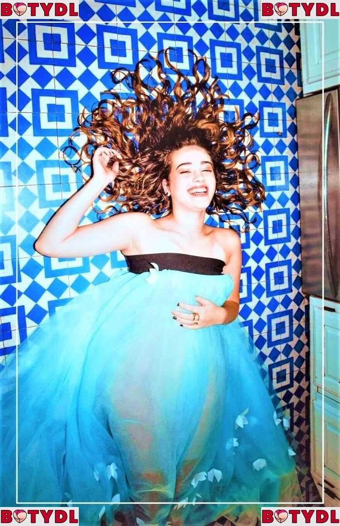 Mary Mouser Onlyfans Photo Gallery 