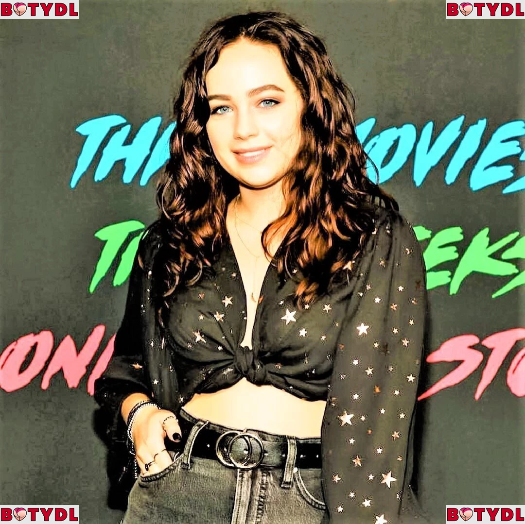 Mary Mouser Onlyfans Photo Gallery 