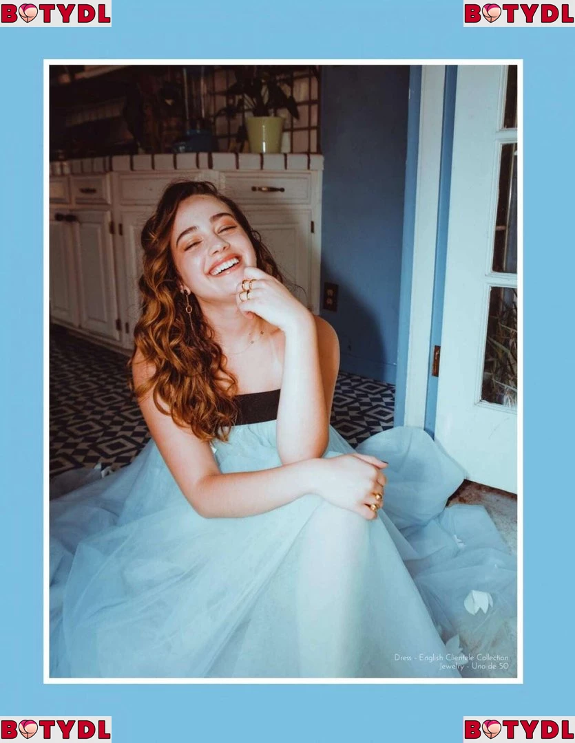 Mary Mouser Onlyfans Photo Gallery 