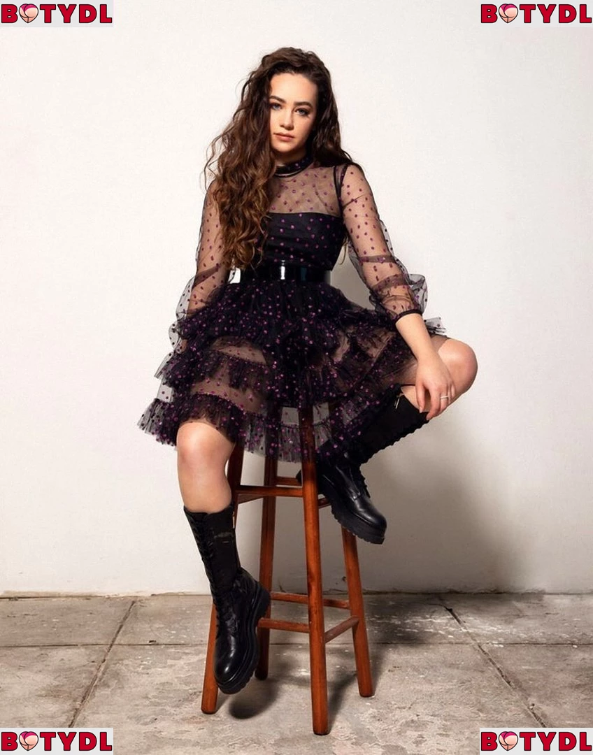 Mary Mouser Onlyfans Photo Gallery 