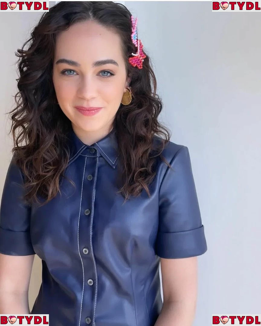 Mary Mouser Onlyfans Photo Gallery 