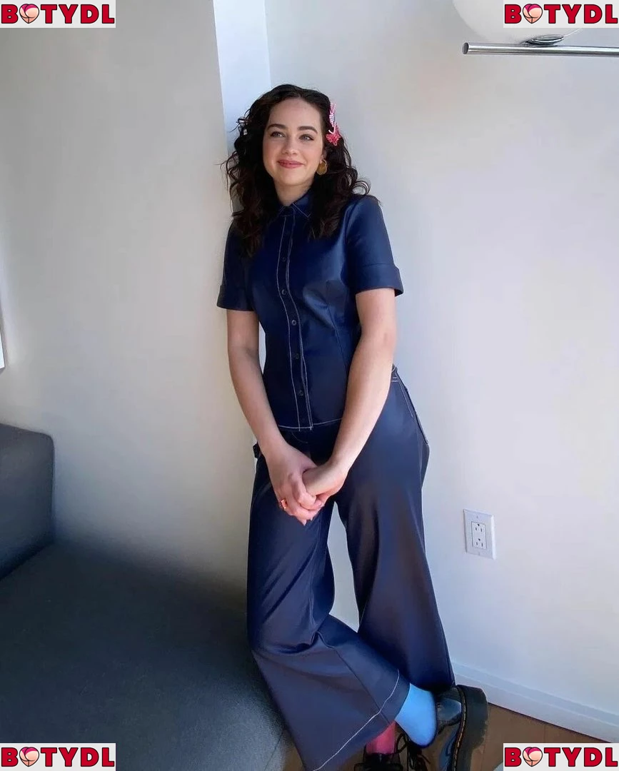 Mary Mouser Onlyfans Photo Gallery 