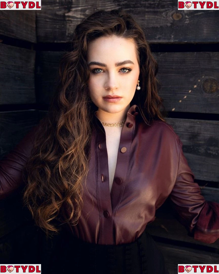 Mary Mouser Onlyfans Photo Gallery 