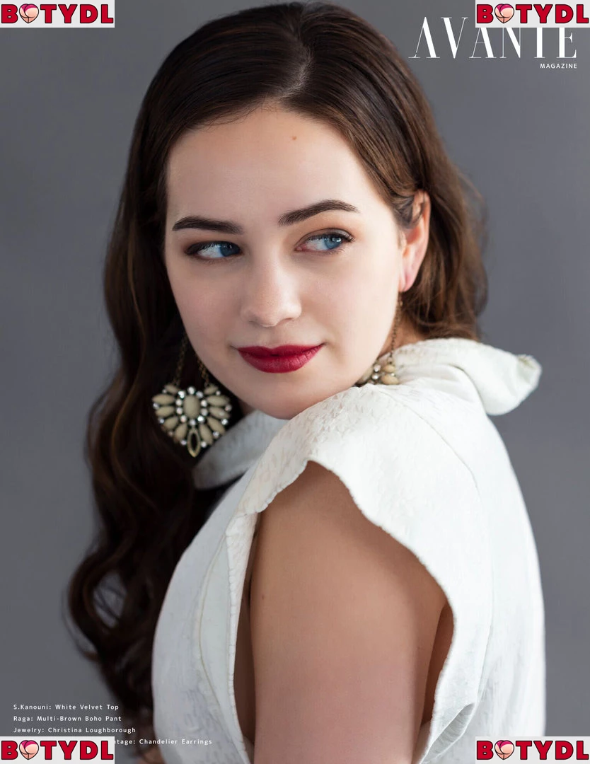 Mary Mouser Onlyfans Photo Gallery 