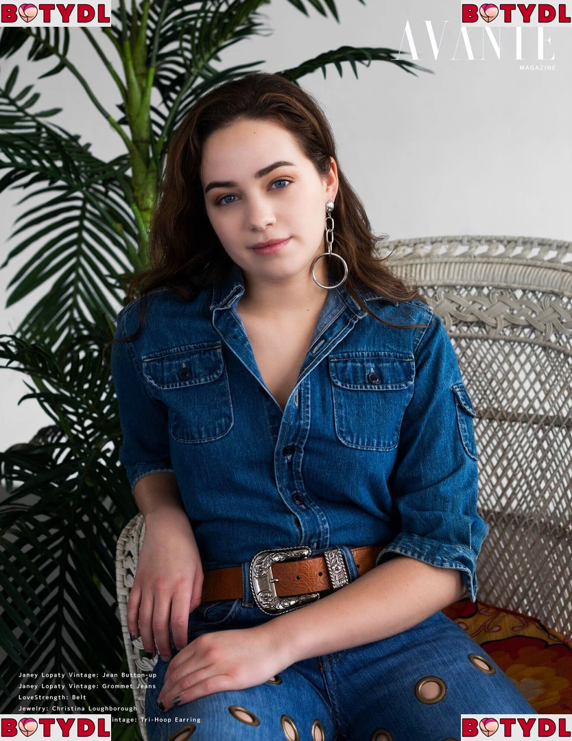 Mary Mouser Onlyfans Photo Gallery 