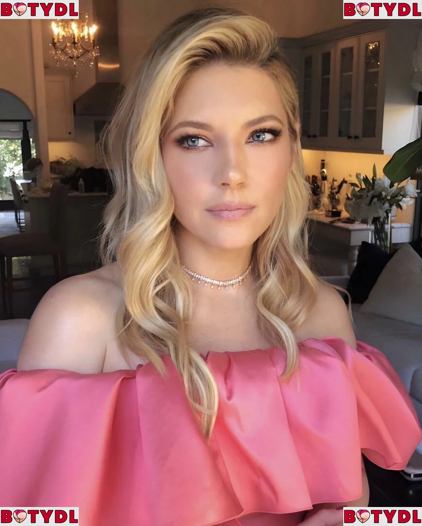 Katheryn Winnick Onlyfans Photo Gallery 