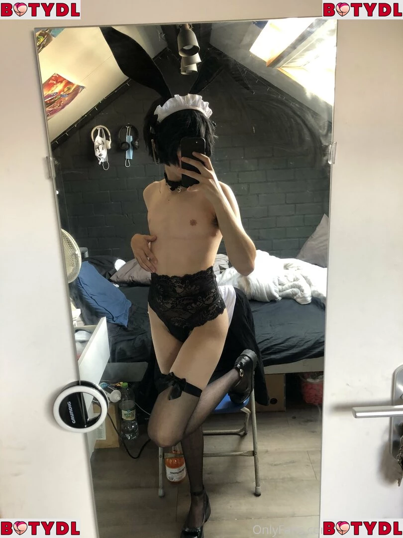 petite-twink Onlyfans Photo Gallery 