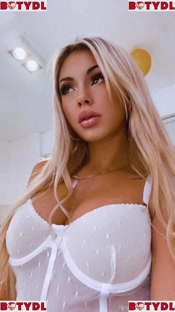 itslolaxo Onlyfans Photo Gallery 