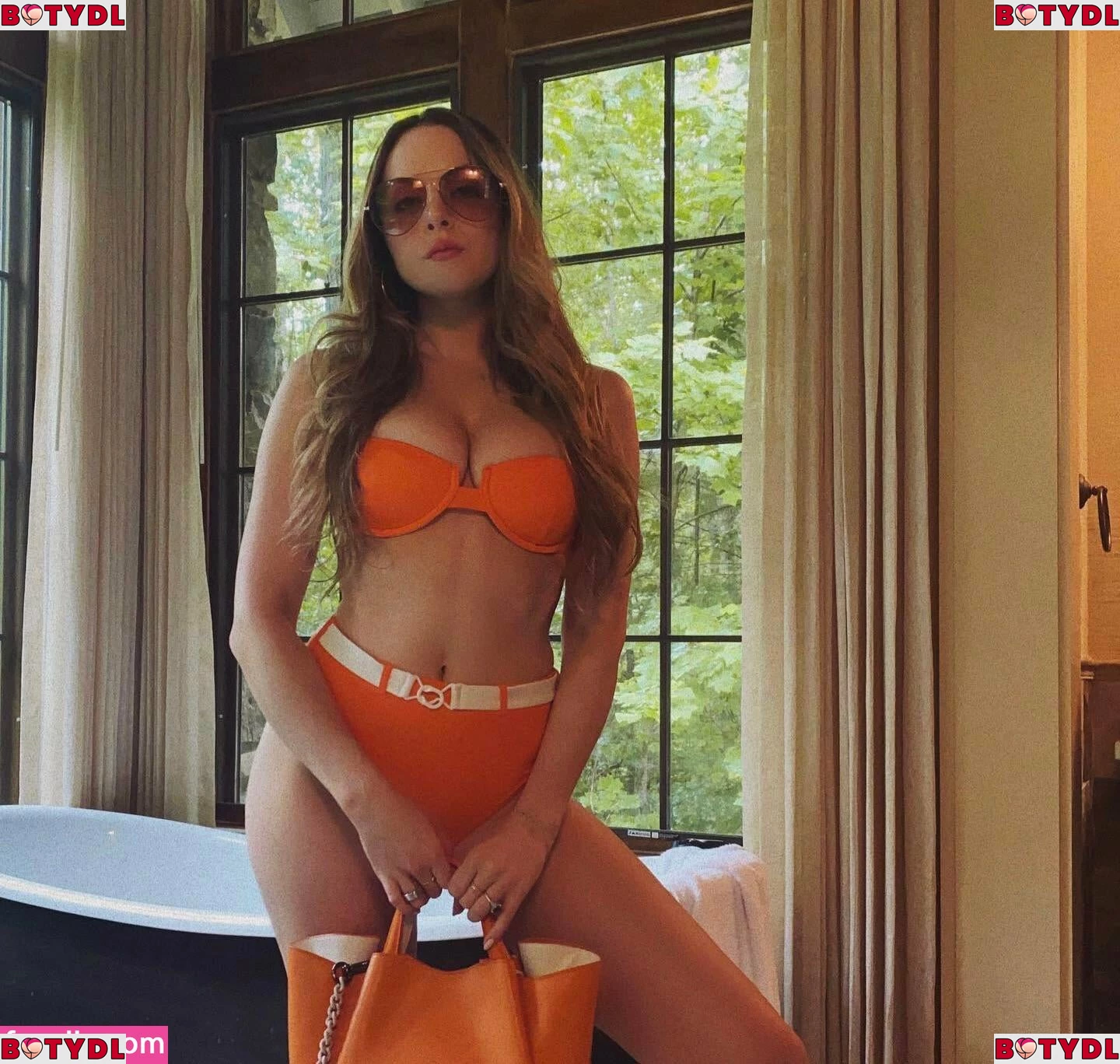 Elizabeth Gillies Onlyfans Photo Gallery 