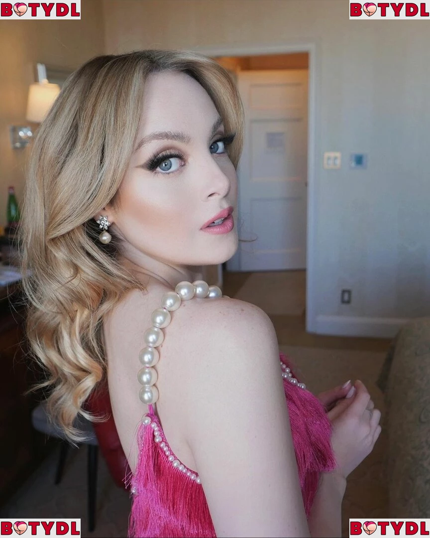 Elizabeth Gillies Onlyfans Photo Gallery 