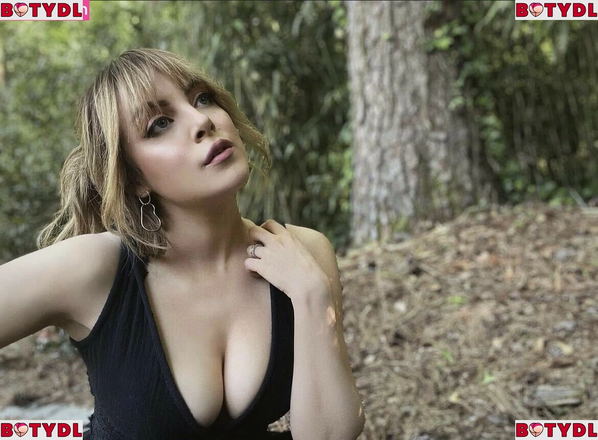 Elizabeth Gillies Onlyfans Photo Gallery 