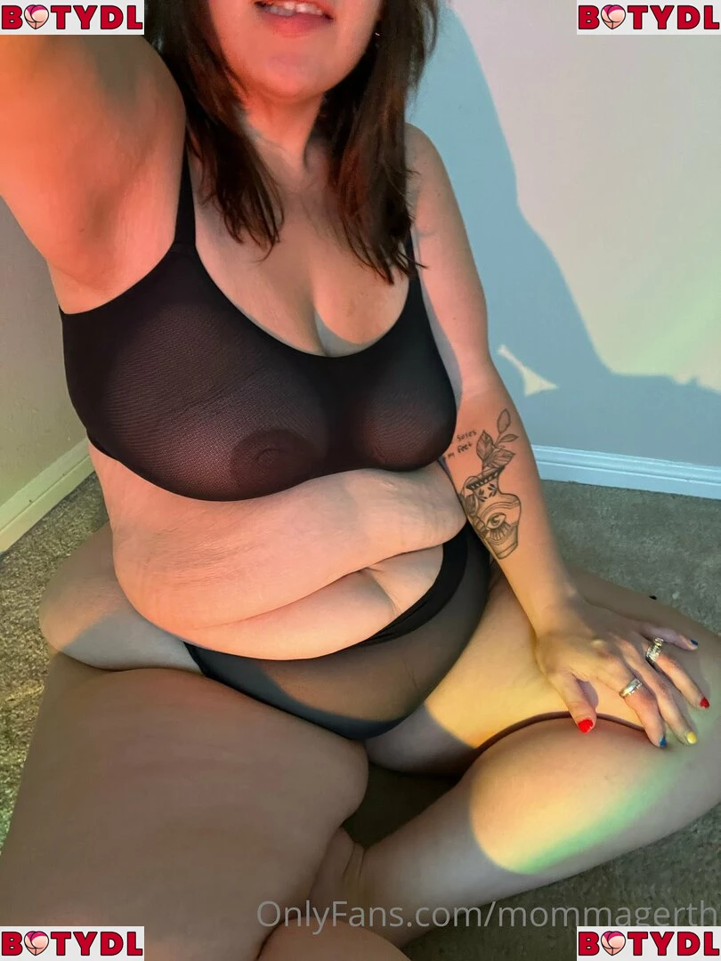 mommagerth Onlyfans Photo Gallery 