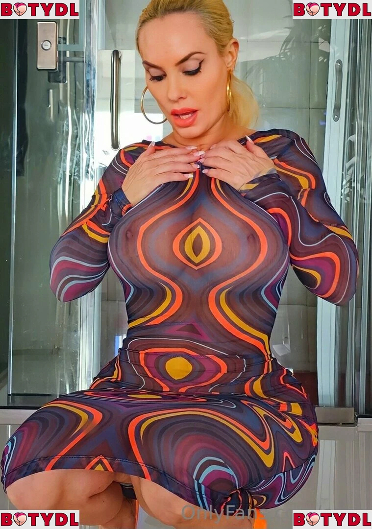 Nicole Coco Austin Onlyfans Photo Gallery 