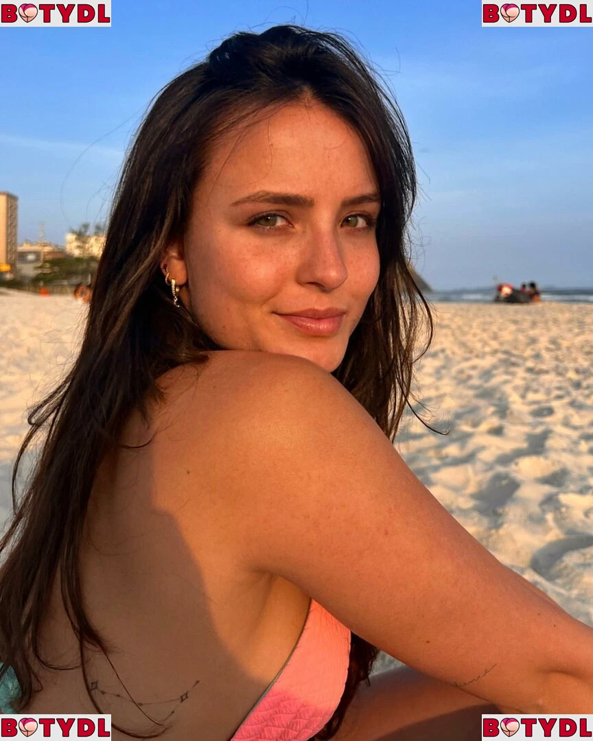 Larissa Manoela Onlyfans Photo Gallery 