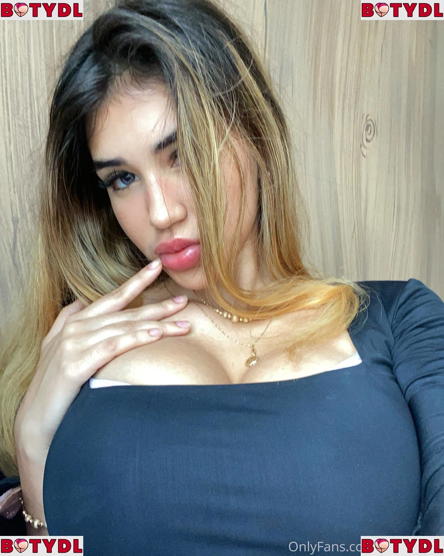 Adelinebri Onlyfans Photo Gallery 