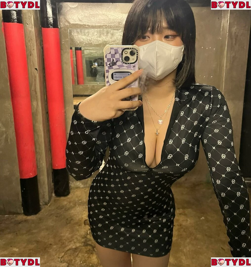 Hana Song Onlyfans Photo Gallery 