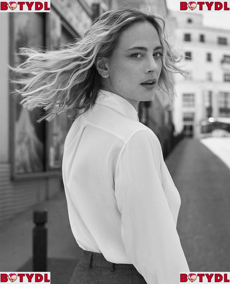 Nora Arnezeder Onlyfans Photo Gallery 