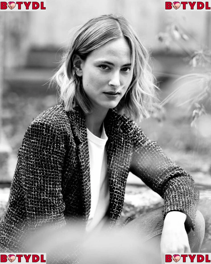 Nora Arnezeder Onlyfans Photo Gallery 