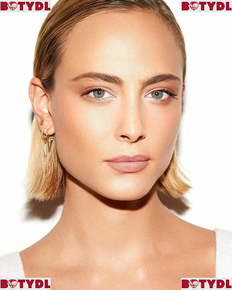 Nora Arnezeder Onlyfans Photo Gallery 