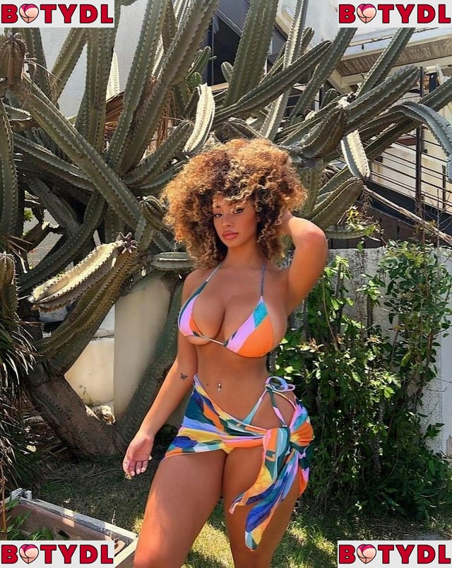 Dana Curly Onlyfans Photo Gallery 