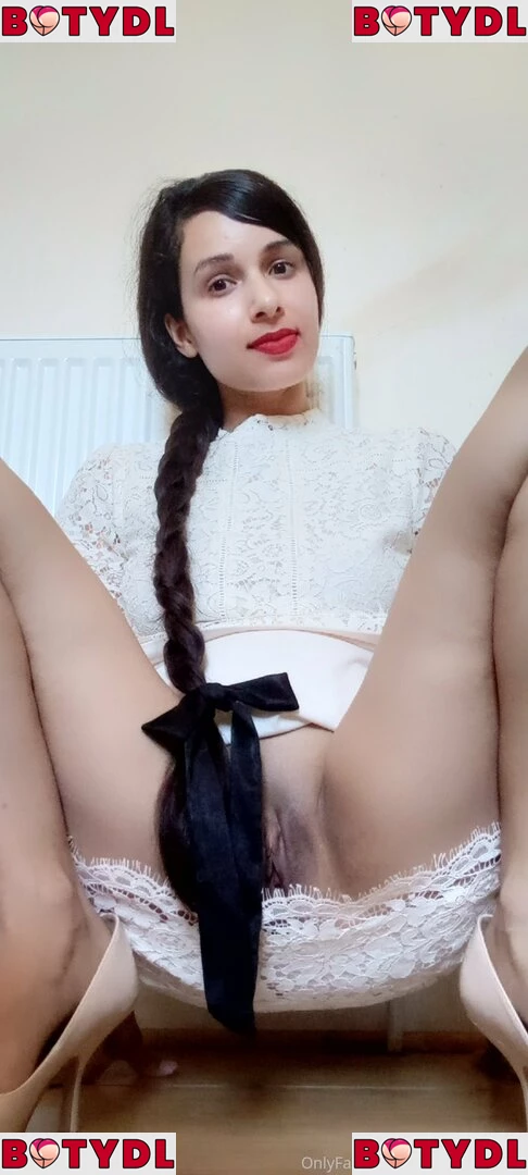 mirabellaestella Onlyfans Photo Gallery 