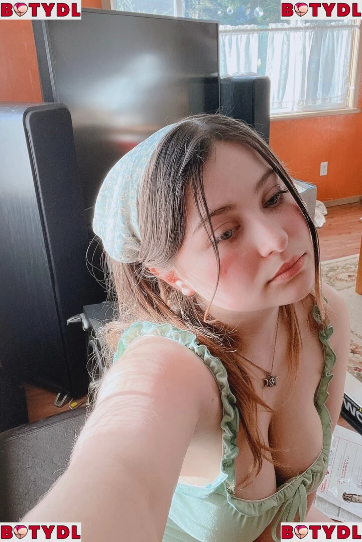 Mikumiku Onlyfans Photo Gallery 