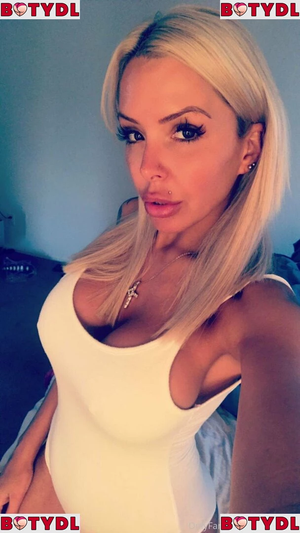 ninaellexxx Onlyfans Photo Gallery 