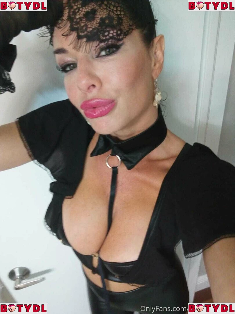 veronicaavluv Onlyfans Photo Gallery 