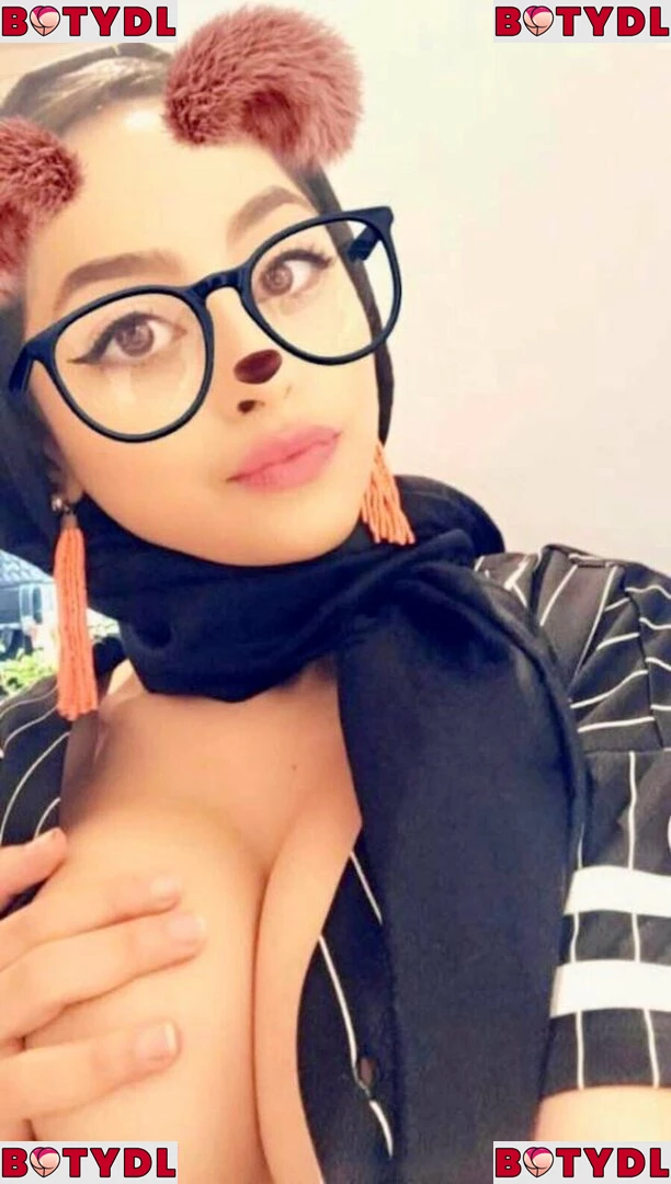 arabteen Onlyfans Photo Gallery 