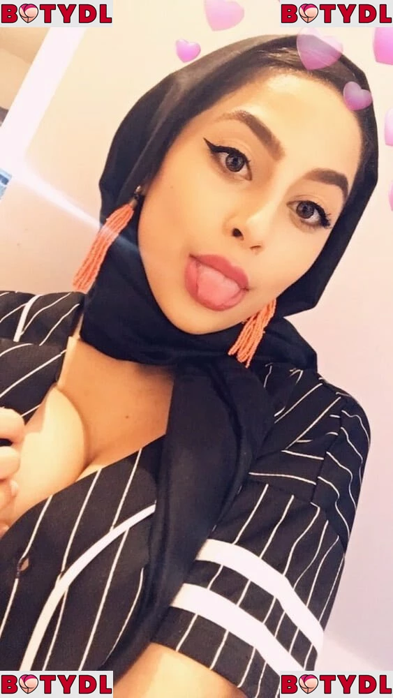 arabteen Onlyfans Photo Gallery 