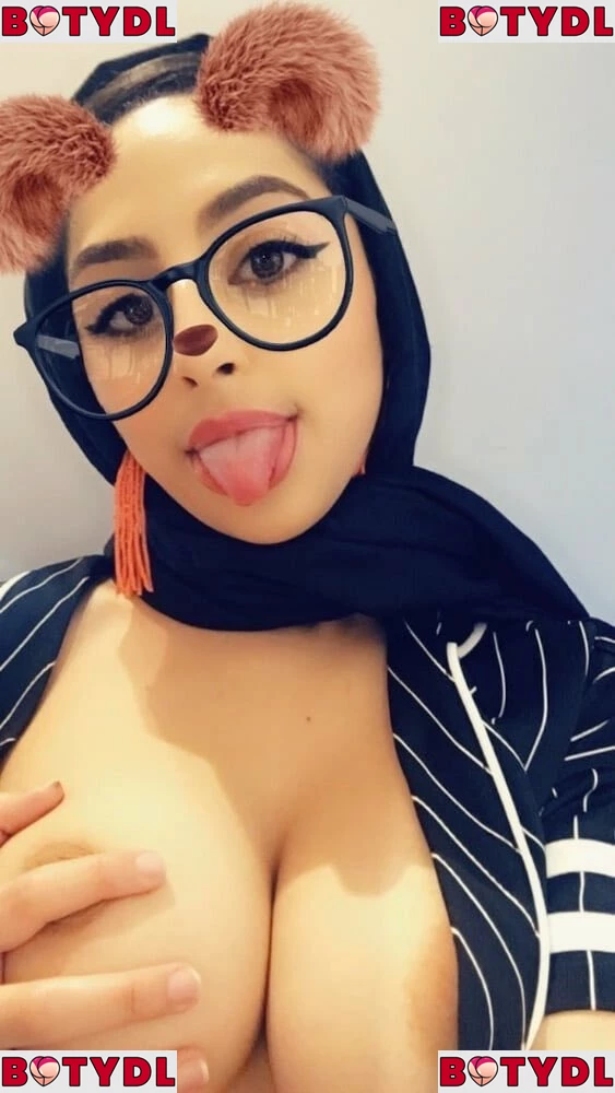 arabteen Onlyfans Photo Gallery 