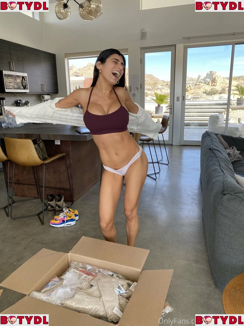 miakhalifa Onlyfans Photo Gallery 