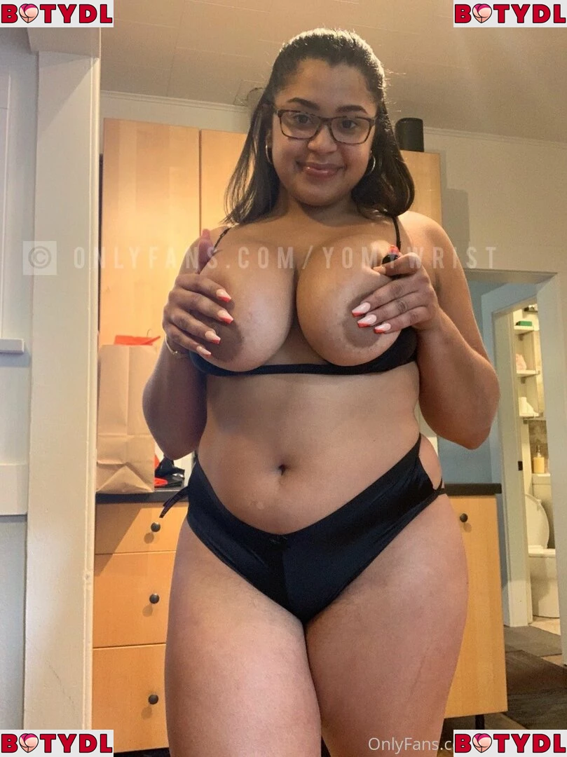 yomyareolas Onlyfans Photo Gallery 