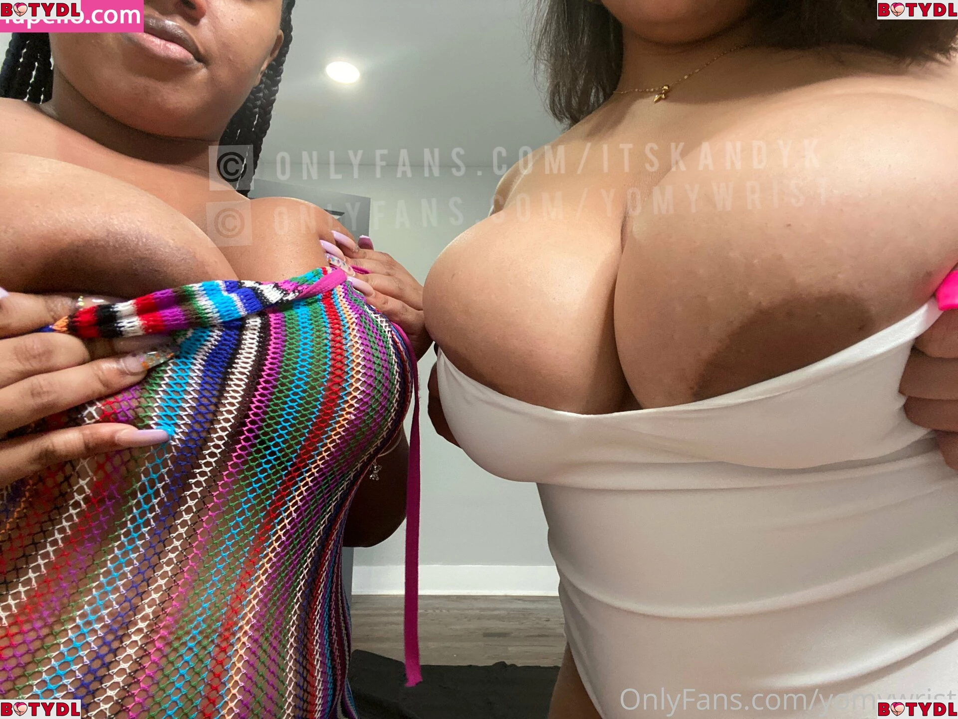 yomyareolas Onlyfans Photo Gallery 