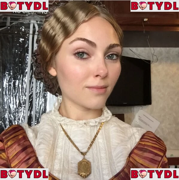 AnnaSophia Robb Onlyfans Photo Gallery 