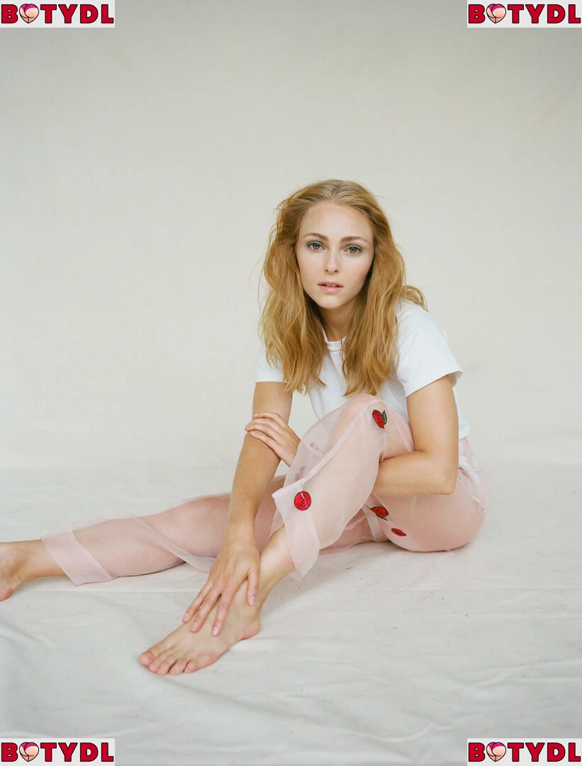 AnnaSophia Robb Onlyfans Photo Gallery 