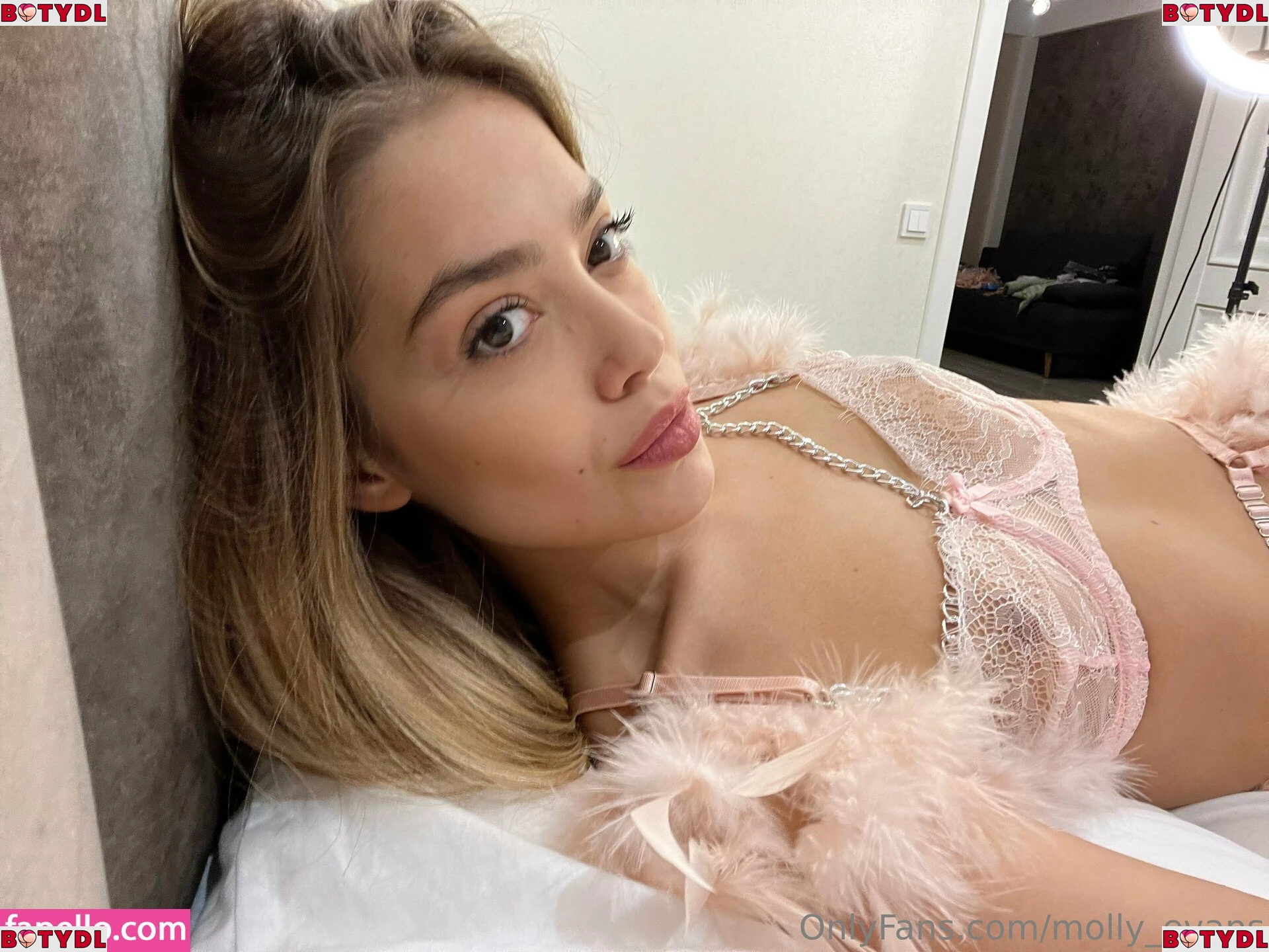 Molly Evans Onlyfans Photo Gallery 