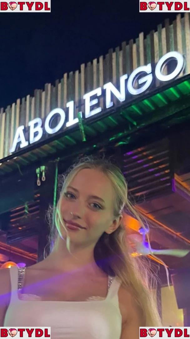 Sophia Diamond Onlyfans Photo Gallery 